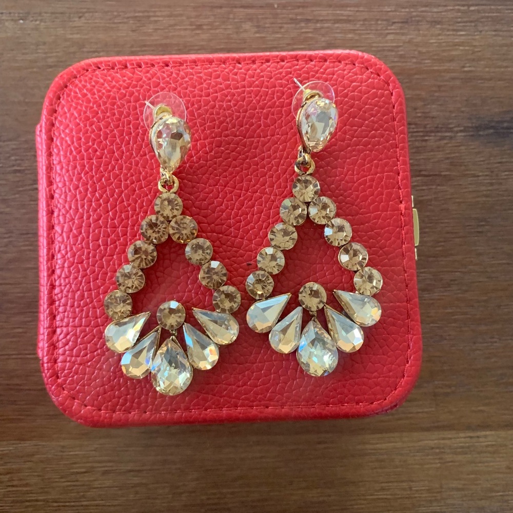 Gorgeous crystal and gold earrings